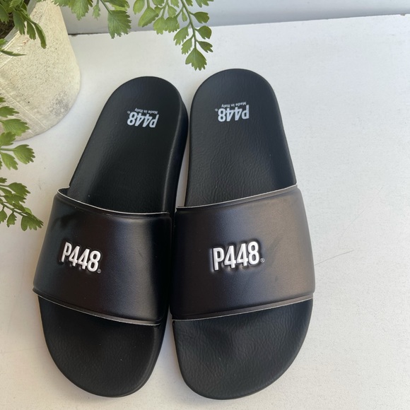 P448🔴Logo slide sandals in black men size 7 women 9 Like New - Picture 3 of 9